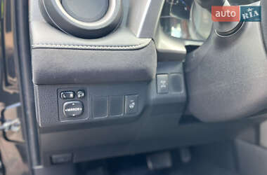 Позашляховик / Кросовер Toyota RAV4 2016 в 