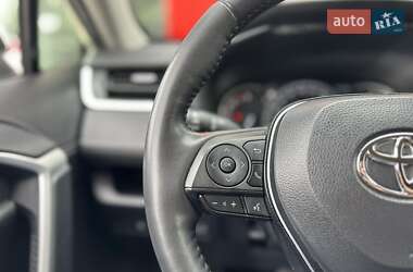 Внедорожник / Кроссовер Toyota RAV4 2022 в 