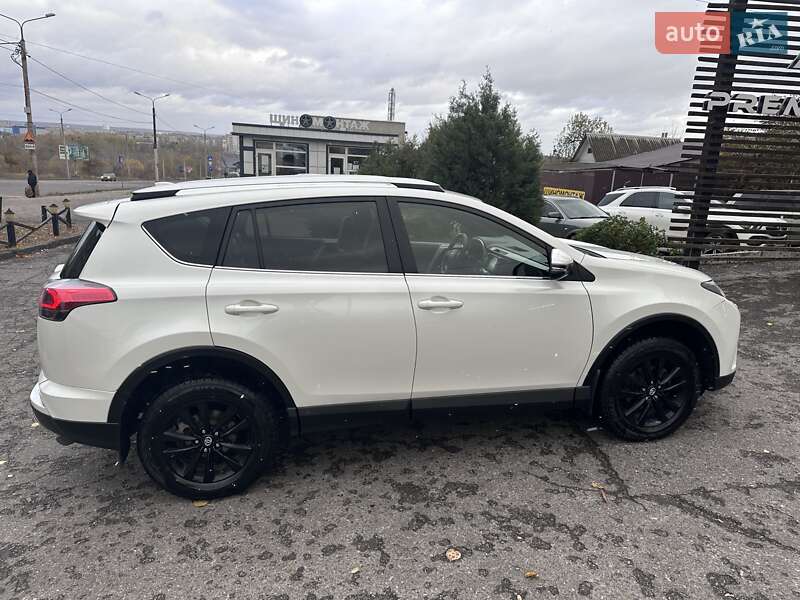 Позашляховик / Кросовер Toyota RAV4 2015 в Сумах
