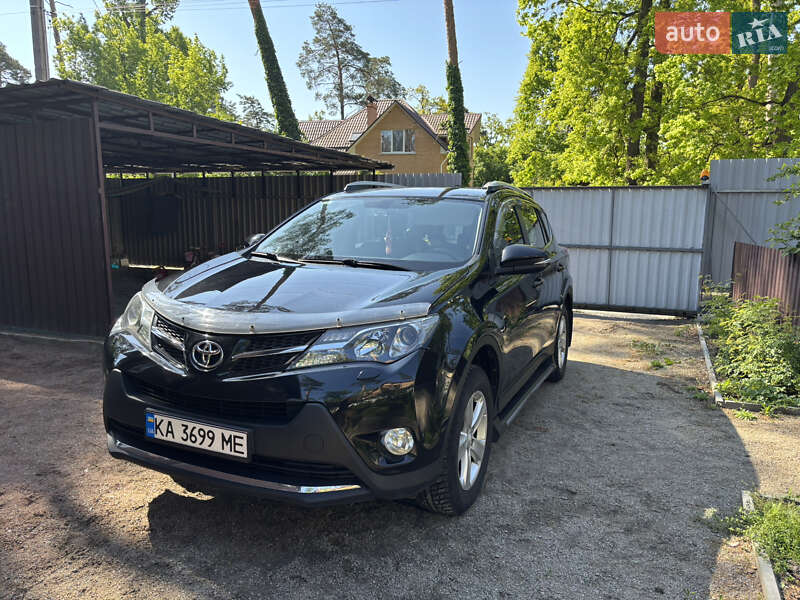 Внедорожник / Кроссовер Toyota RAV4 2013 в 