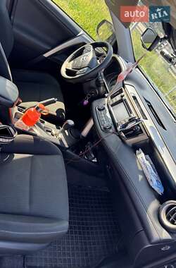 Внедорожник / Кроссовер Toyota RAV4 2013 в 