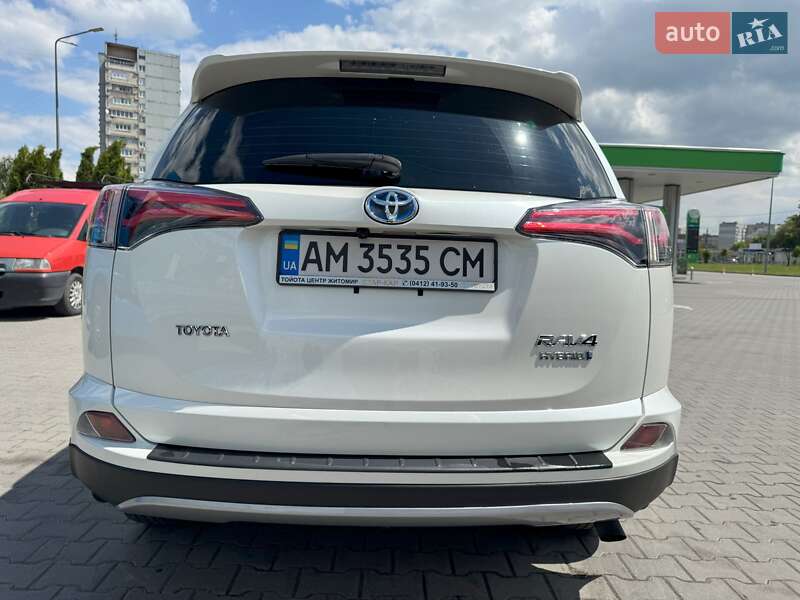 Внедорожник / Кроссовер Toyota RAV4 2017 в Житомире
