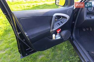 Внедорожник / Кроссовер Toyota RAV4 2006 в 