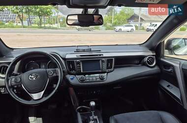 Позашляховик / Кросовер Toyota RAV4 2018 в 