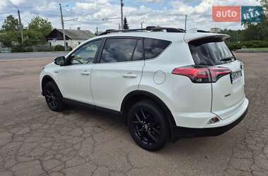 Позашляховик / Кросовер Toyota RAV4 2018 в 