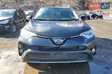 Внедорожник / Кроссовер Toyota RAV4 2015 в 