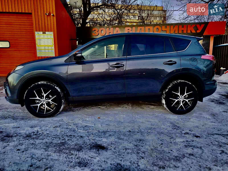 Позашляховик / Кросовер Toyota RAV4 2017 в Києві