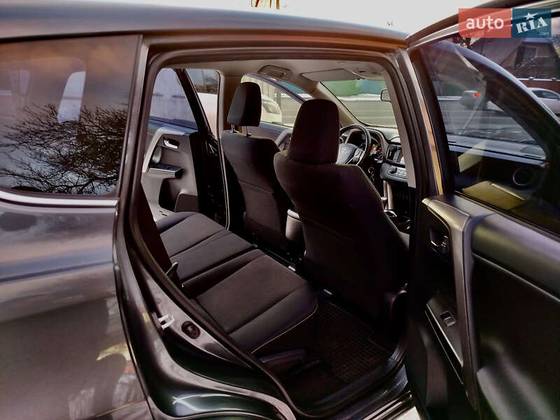 Позашляховик / Кросовер Toyota RAV4 2017 в Києві