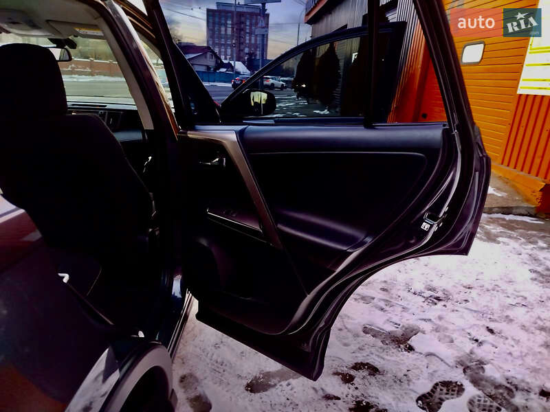 Позашляховик / Кросовер Toyota RAV4 2017 в Києві