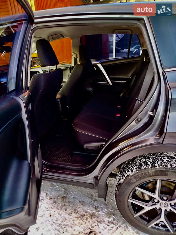 Позашляховик / Кросовер Toyota RAV4 2017 в Києві