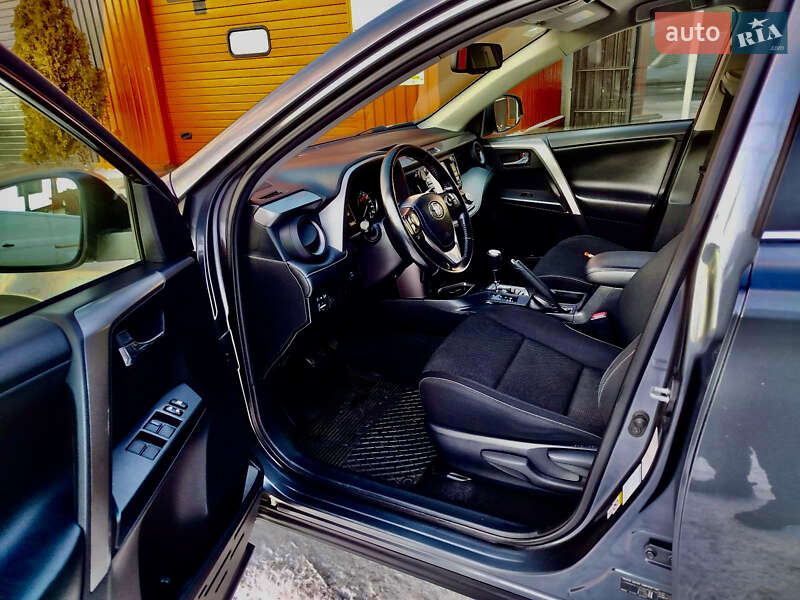 Позашляховик / Кросовер Toyota RAV4 2017 в Києві