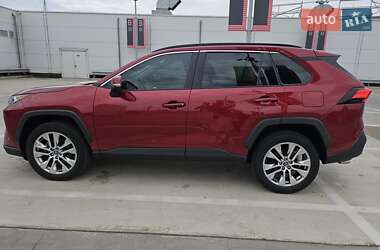 Позашляховик / Кросовер Toyota RAV4 2020 в 