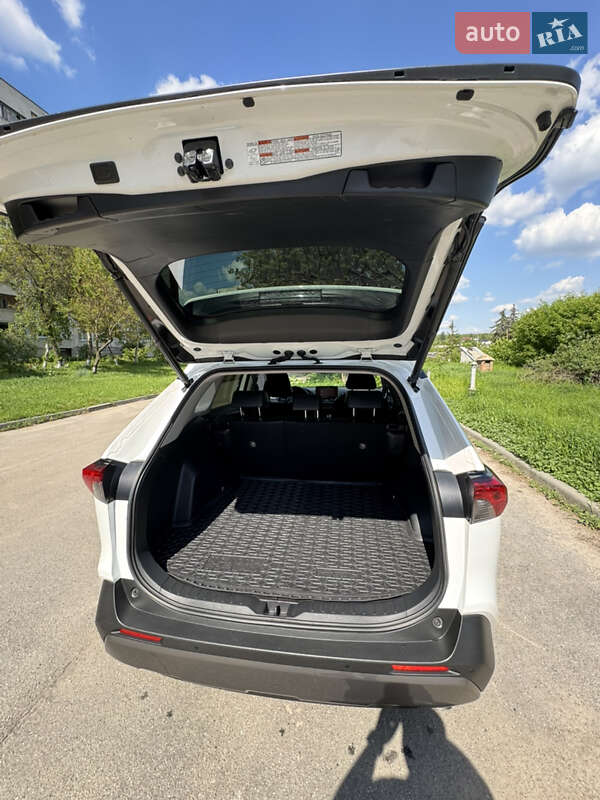 Внедорожник / Кроссовер Toyota RAV4 2019 в Харькове