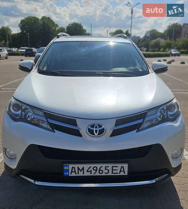 Внедорожник / Кроссовер Toyota RAV4 2013 в 