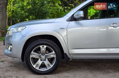 Позашляховик / Кросовер Toyota RAV4 2010 в 