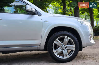 Позашляховик / Кросовер Toyota RAV4 2010 в 