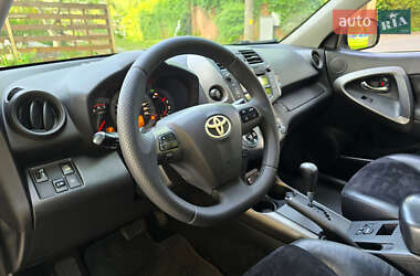 Позашляховик / Кросовер Toyota RAV4 2010 в 
