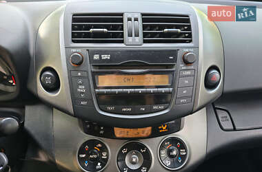 Позашляховик / Кросовер Toyota RAV4 2010 в 