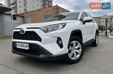 Внедорожник / Кроссовер Toyota RAV4 2020 в Киеве
