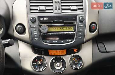 Позашляховик / Кросовер Toyota RAV4 2010 в 