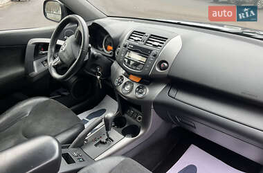 Позашляховик / Кросовер Toyota RAV4 2011 в 