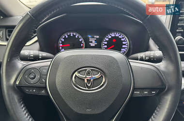 Внедорожник / Кроссовер Toyota RAV4 2020 в 