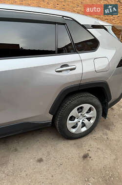 Внедорожник / Кроссовер Toyota RAV4 2020 в 