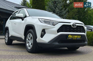 Позашляховик / Кросовер Toyota RAV4 2020 в Львові