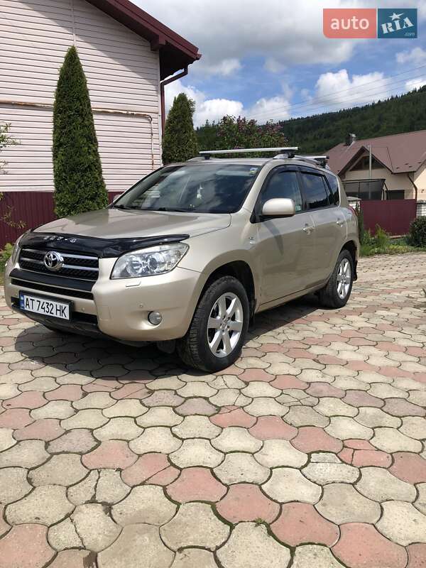 Внедорожник / Кроссовер Toyota RAV4 2008 в 