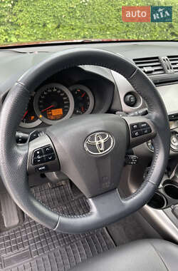 Внедорожник / Кроссовер Toyota RAV4 2010 в 