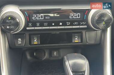 Внедорожник / Кроссовер Toyota RAV4 2019 в 
