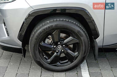 Внедорожник / Кроссовер Toyota RAV4 2020 в 