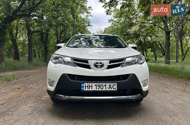 Позашляховик / Кросовер Toyota RAV4 2015 в 