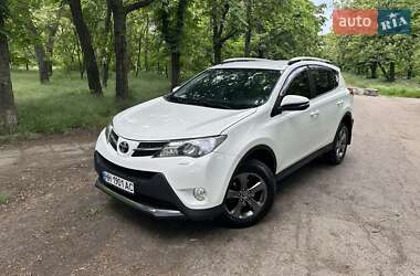 Позашляховик / Кросовер Toyota RAV4 2015 в 