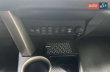 Позашляховик / Кросовер Toyota RAV4 2015 в 