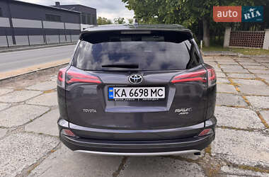 Позашляховик / Кросовер Toyota RAV4 2016 в 
