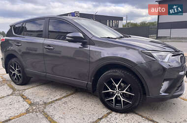 Позашляховик / Кросовер Toyota RAV4 2016 в 