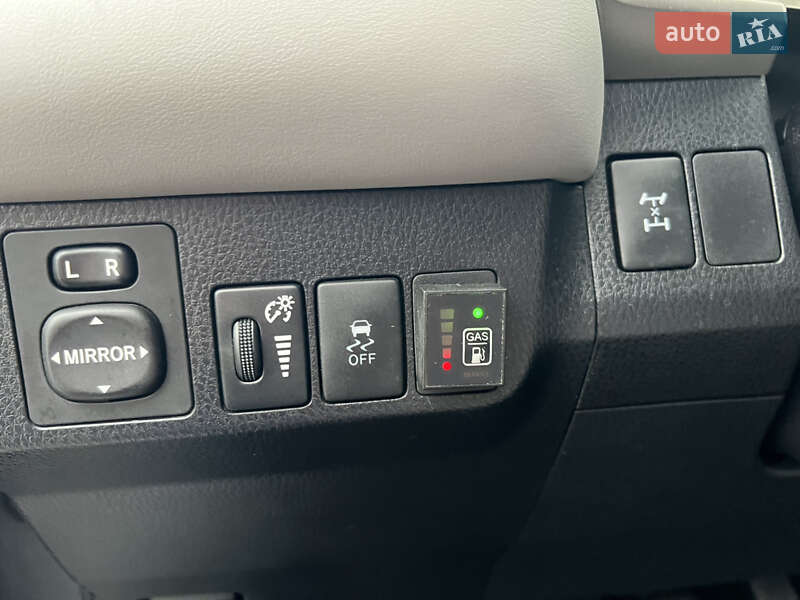 Внедорожник / Кроссовер Toyota RAV4 2015 в Киеве