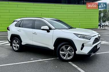 Позашляховик / Кросовер Toyota RAV4 2020 в 