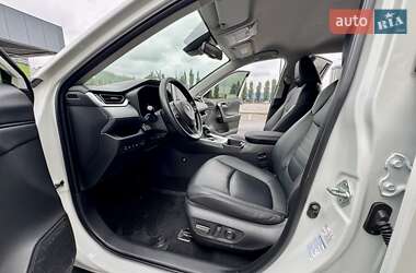 Позашляховик / Кросовер Toyota RAV4 2020 в 