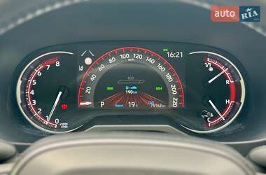 Позашляховик / Кросовер Toyota RAV4 2020 в 