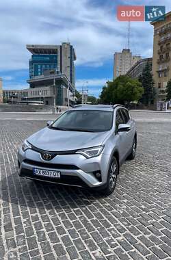 Позашляховик / Кросовер Toyota RAV4 2017 в Харкові
