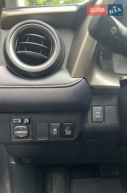 Позашляховик / Кросовер Toyota RAV4 2013 в 