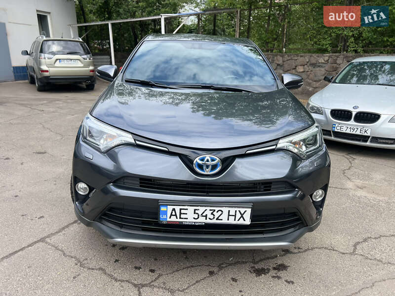 Внедорожник / Кроссовер Toyota RAV4 2016 в 