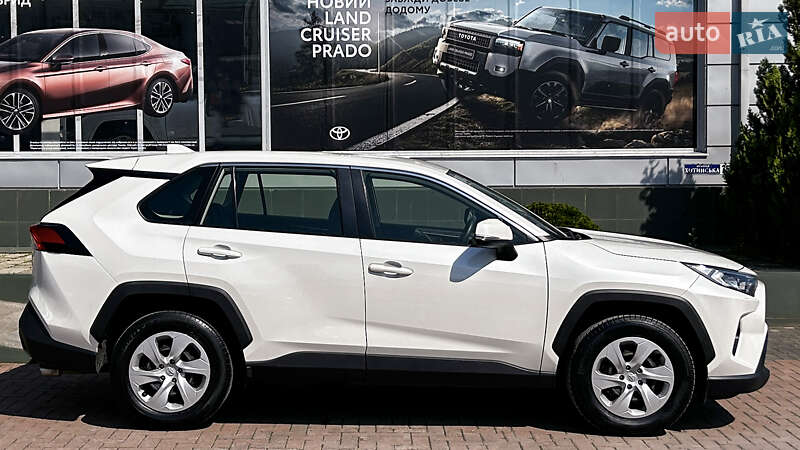 Внедорожник / Кроссовер Toyota RAV4 2021 в Черновцах