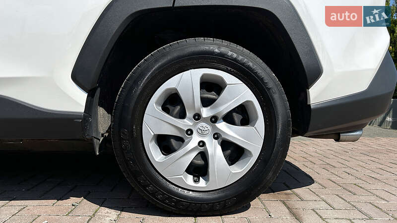 Внедорожник / Кроссовер Toyota RAV4 2021 в Черновцах