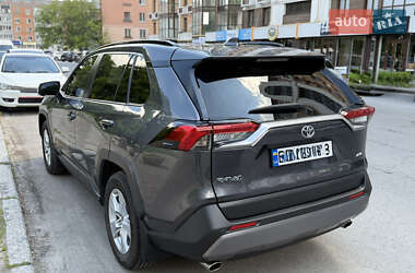 Внедорожник / Кроссовер Toyota RAV4 2020 в 