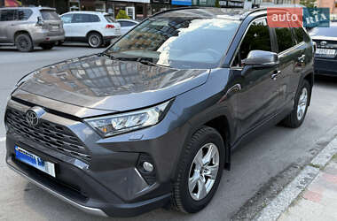 Внедорожник / Кроссовер Toyota RAV4 2020 в 