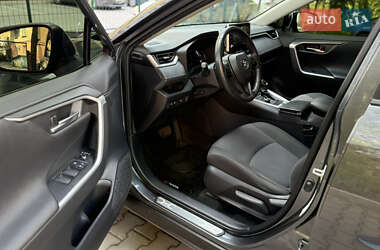 Внедорожник / Кроссовер Toyota RAV4 2020 в 