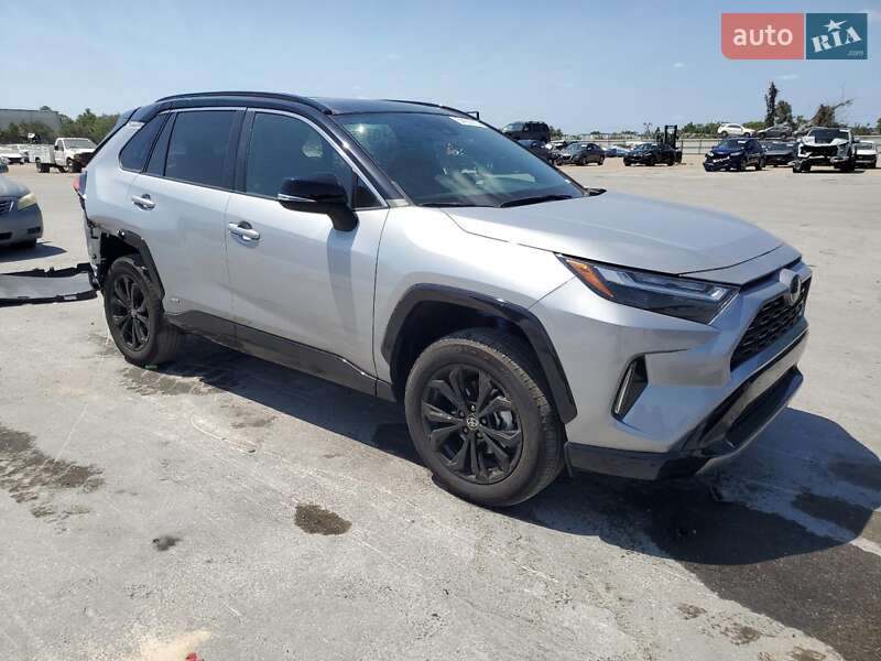 Позашляховик / Кросовер Toyota RAV4 2023 в 